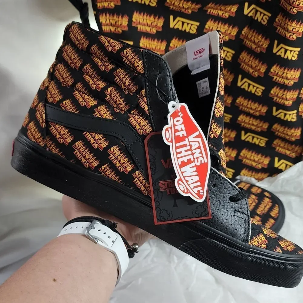 vans X Stranger Things Collab NWT, and Dust Bag!! - Picture 1 of 3